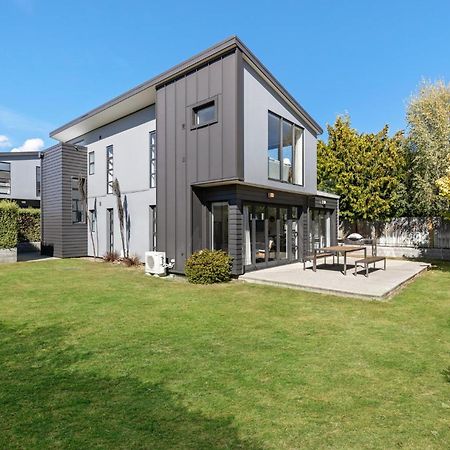 Tenby Apartments Уанака Екстериор снимка