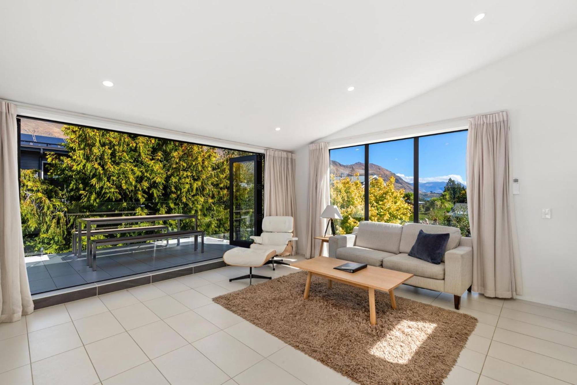Tenby Apartments Уанака Екстериор снимка