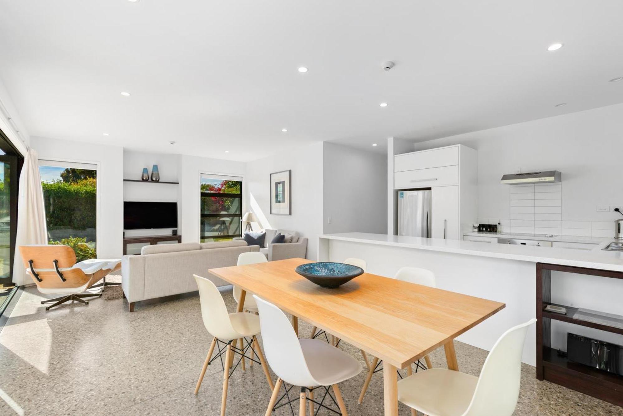 Tenby Apartments Уанака Екстериор снимка